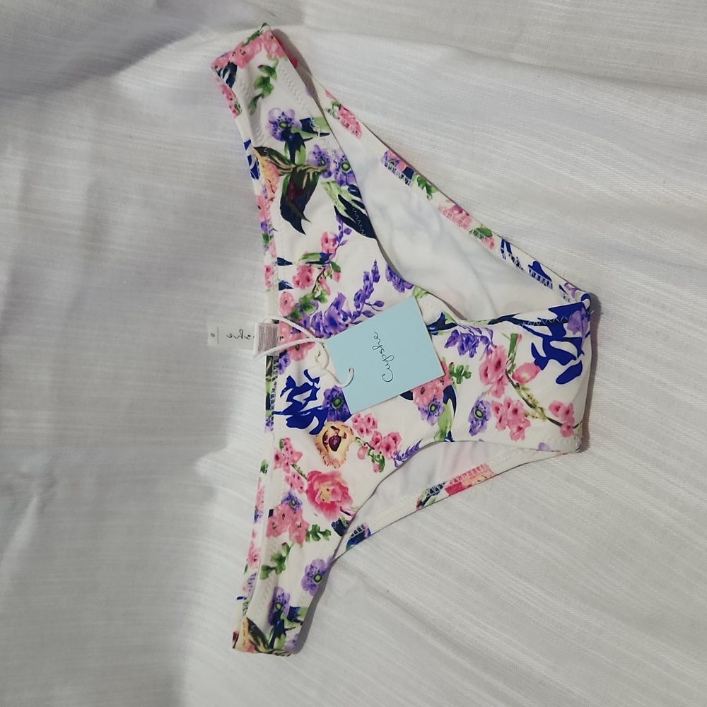 NWT Cupshe Bikini Bottom, Size Small, White Background with Floral Design